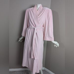 Vintage Vanity Fair pink Terry bathrobe, 80s housecoat